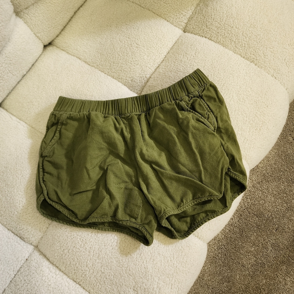 Madewell Pull on Shorts in Green